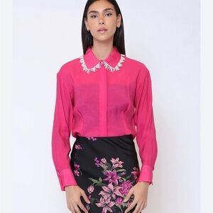 $108 Gracia Faux Pearl Trim Collar Top women’s Fuschia Button front placket